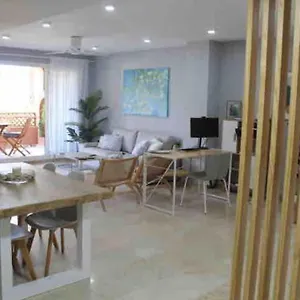 https://sotogrande-lux-10-steps-away-from-the-beach.es-andalucia.com